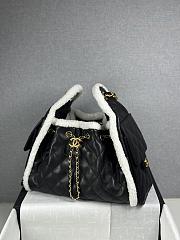 Colestore Chanel 25 Small Handbag Crumpled Shearling Sheepskin & Gold-Tone Metal Black & White 30x26x14cm - 5