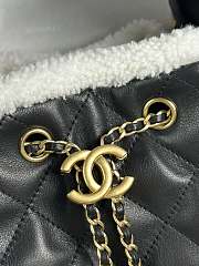 Colestore Chanel 25 Small Handbag Crumpled Shearling Sheepskin & Gold-Tone Metal Black & White 30x26x14cm - 4