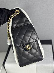 Colestore Chanel 25 Small Handbag Crumpled Shearling Sheepskin & Gold-Tone Metal Black & White 30x26x14cm - 3