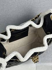 Colestore Chanel 25 Small Handbag Crumpled Shearling Sheepskin & Gold-Tone Metal Black & White 30x26x14cm - 2