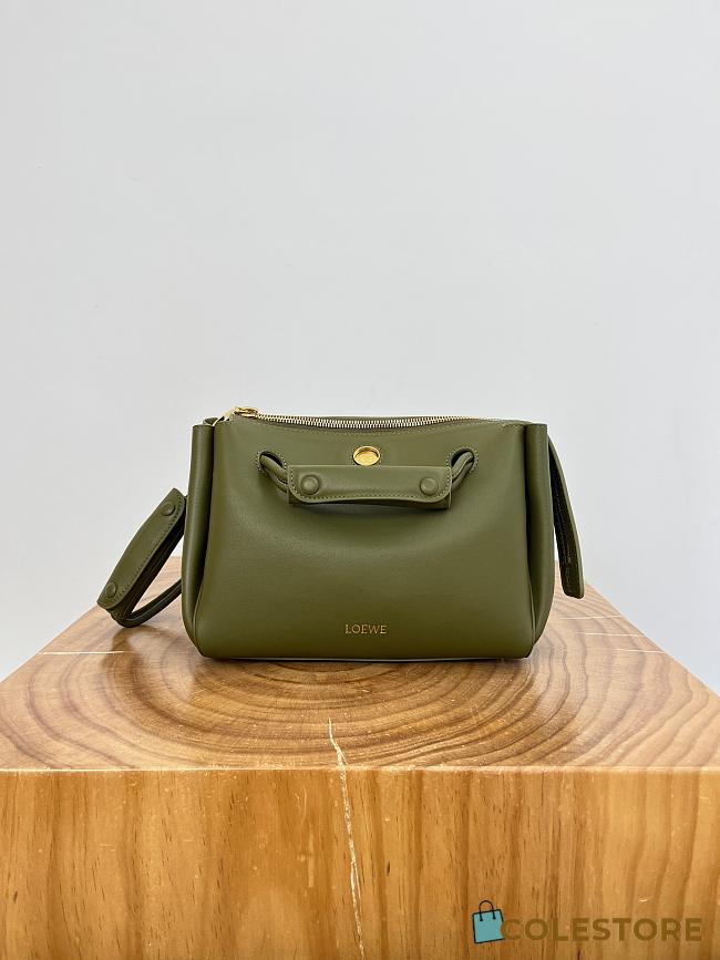 Colestore Loewe Small Madrid bag in Supple Calfskin Green 23.5x19x10cm - 1