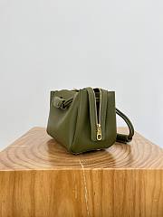 Colestore Loewe Small Madrid bag in Supple Calfskin Green 23.5x19x10cm - 5