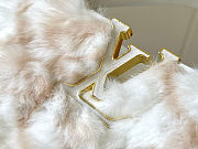 Colestore Louis Vuitton Capucines Mini Shearling with White Leather Trim 21 x 14 x 8 cm - 2