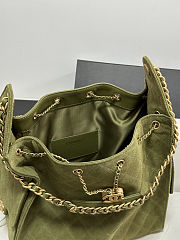 Colestore Chanel 25 Medium Handbag Suede & Gold Metal Olive Green 40x30x15cm - 2