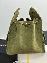 Colestore Chanel 25 Medium Handbag Suede & Gold Metal Olive Green 40x30x15cm - 3