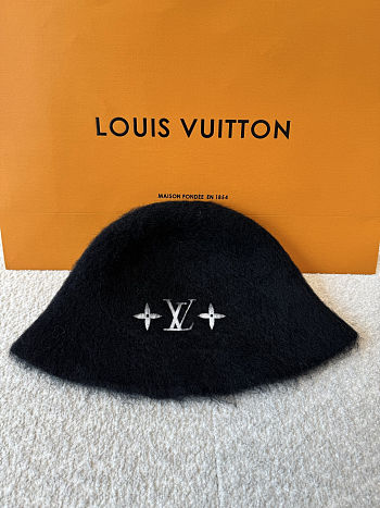 Colestore Louis Vuitton LV Fluffy Hat Black