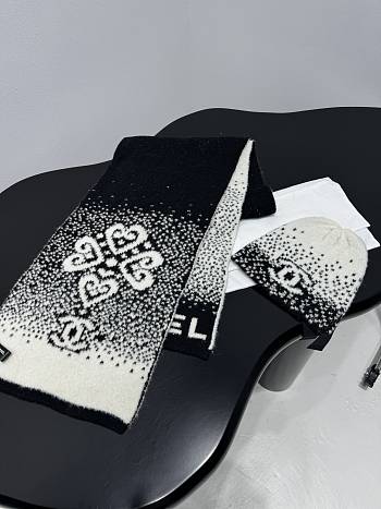 Colestore Chanel Beanie Hat & Towel Cashmere & Wool Black & White
