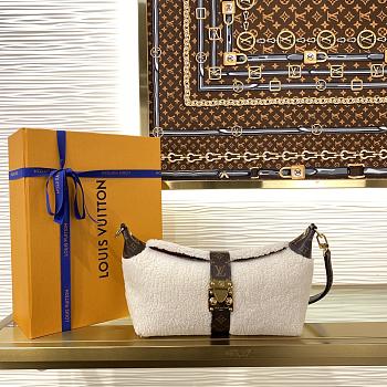 Colestore Louis Vuitton Pochette Mia Fur White M26245 4.5 x 8 x 22cm