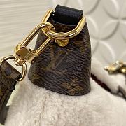 Colestore Louis Vuitton Pochette Mia Fur White M26245 4.5 x 8 x 22cm - 5