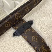 Colestore Louis Vuitton Pochette Mia Fur White M26245 4.5 x 8 x 22cm - 2