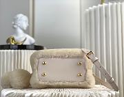 Colestore Louis Vuitton Capusnow Capucines Ivory M26324 13 x 11 x 20cm - 3