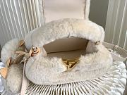 Colestore Louis Vuitton Capusnow Capucines Ivory M26324 13 x 11 x 20cm - 5