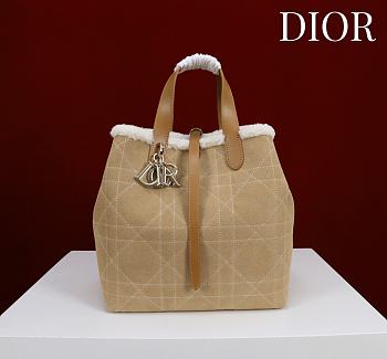 Colestore Dior DiorAlps Medium Dior Toujours Vertical Tote Bag Beige Macrocannage Suede Calfskin and Ecru Merino Wool 23x24x16cm