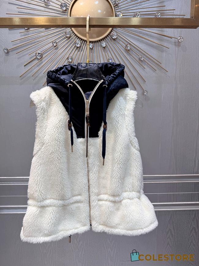 Colestore  Louis Vuitton White Fleece Gilet - 1