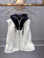Colestore  Louis Vuitton White Fleece Gilet - 1