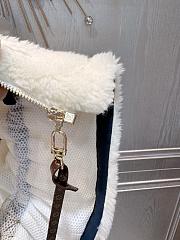Colestore  Louis Vuitton White Fleece Gilet - 6