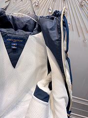 Colestore  Louis Vuitton White Fleece Gilet - 2
