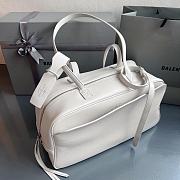 Colestore Balenciaga Bowling Carrie Leather Shoulder bag in White 36x16x18.7cm - 6
