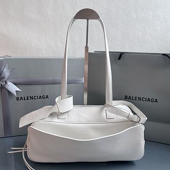 	 Colestore Balenciaga Carrie Bowling Small Leather Shoulder bag in White 31x12x12cm