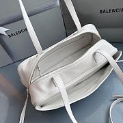 	 Colestore Balenciaga Carrie Bowling Small Leather Shoulder bag in White 31x12x12cm - 4
