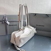 	 Colestore Balenciaga Carrie Bowling Small Leather Shoulder bag in White 31x12x12cm - 2