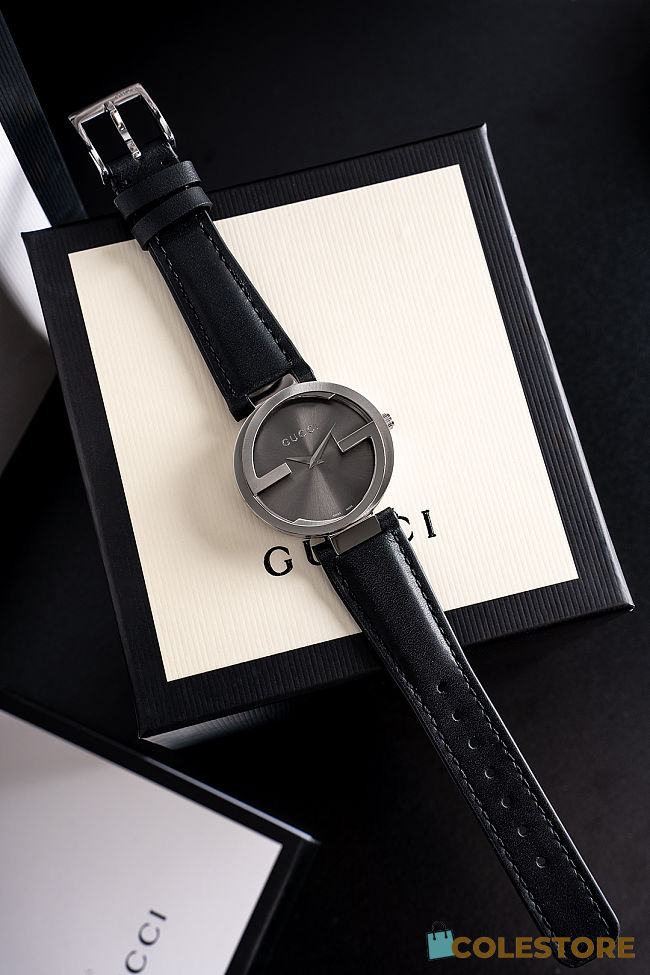 Colestore Gucci Interlocking watch in black leather with a silver-tone case - 1