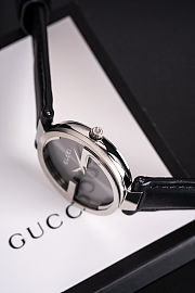 Colestore Gucci Interlocking watch in black leather with a silver-tone case - 6