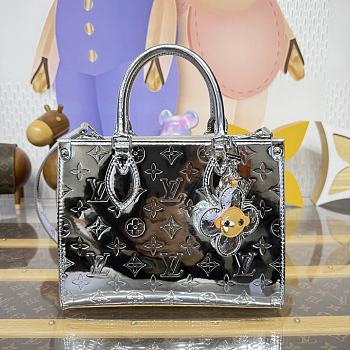 Colestore Louis Vuitton Onthego PM Autres Toiles Monogram Silver M26373 25x11.5x19cm 