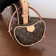 Colestore Croissant Bag MM Monogram Canvas M46828 15x5x25cm - 3