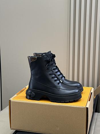 Colestore Louis Vuitton LV Squad Lace-up Ankle Boot