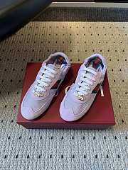 Colestore  Gucci Women's Gucci Shift Trainers in Lilac Fabric - 4