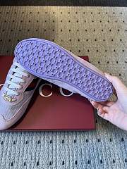 Colestore  Gucci Women's Gucci Shift Trainers in Lilac Fabric - 2