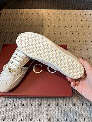 Colestore Gucci Women's Gucci Shift Trainers in White GG Canvas - 2