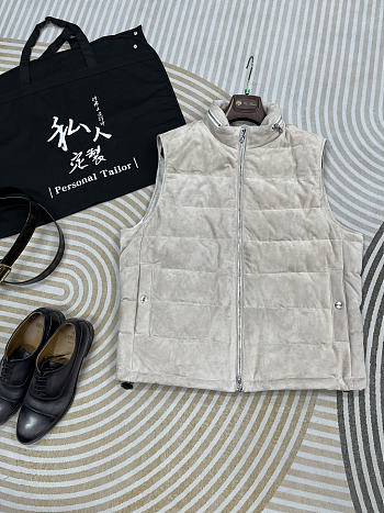 Colestore Brunello Cucinelli Lightweight down vest for Man in Ivory 