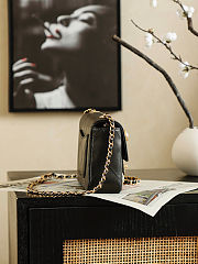 Colestore Chanel 25 Handbag in Black Grained Calfskin and Gold-tone Metal 19x13x6.5cm - 5