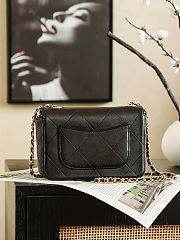 Colestore Chanel 25 Handbag in Black Grained Calfskin and Gold-tone Metal 19x13x6.5cm - 3