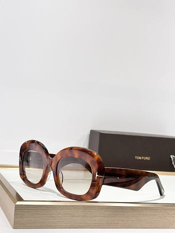 Colestore Tom Ford Carmen Oval Sunglasses