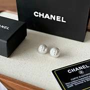Colestore Chanel CC Logo White Pearl Earrings White - 1
