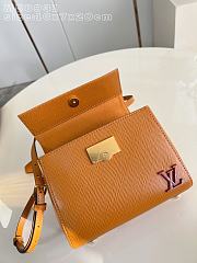 Colestore Louis Vuitton Cluny Mini Epi Gold Miel 20x7x16cm - 2