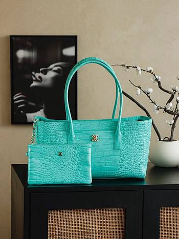 Colestore Chanel Mint Green Crocodile-Embossed Bag – Spring/Summer 2026 35x21x12cm