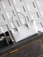 Colestore Chanel White Crocodile-Embossed Bag – Spring/Summer 2026 35x21x12cm - 6