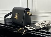 Colestore Louis Vuitton Twist MM in Black Epi 23 x 17 x 9.5cm - 3