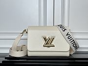 Colestore Louis Vuitton Twist MM in Ivory Epi 23 x 17 x 9.5cm - 1