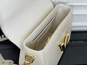 Colestore Louis Vuitton Twist MM in Ivory Epi 23 x 17 x 9.5cm - 5