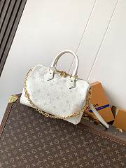 Colestore Louis Vuitton Speedy Bandoulière 25 Calfskin Leather in Ivory 25 x 13 x 18cm - 1