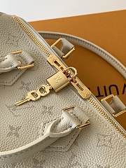 Colestore Louis Vuitton Speedy Bandoulière 25 Calfskin Leather in Ivory 25 x 13 x 18cm - 4