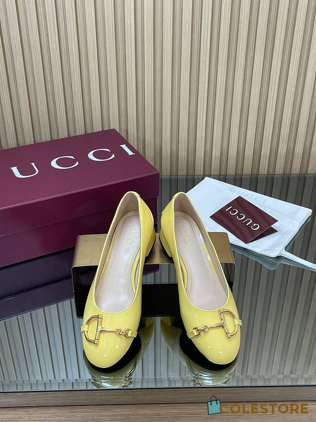 Colestore Gucci Women's Ballet Flat with Half Horsebit in Pastel Yellow Patent Leather - 1