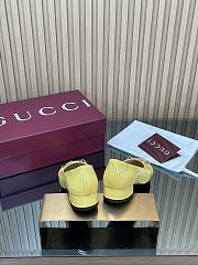 Colestore Gucci Women's Ballet Flat with Half Horsebit in Pastel Yellow Patent Leather - 2