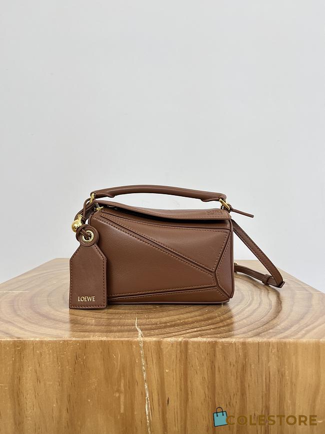 Colestore Loewe Mini Featherlight Puzzle bag in Nappa Lambskin Pecan 17.5x12.5x7.5cm - 1