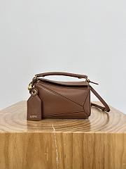 Colestore Loewe Mini Featherlight Puzzle bag in Nappa Lambskin Pecan 17.5x12.5x7.5cm - 1